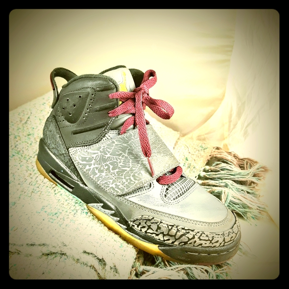 Nike SON OF MARS vintage 4.5Y $109